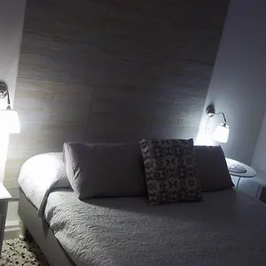 https://casagioieni.taorminaitalyhotels.com